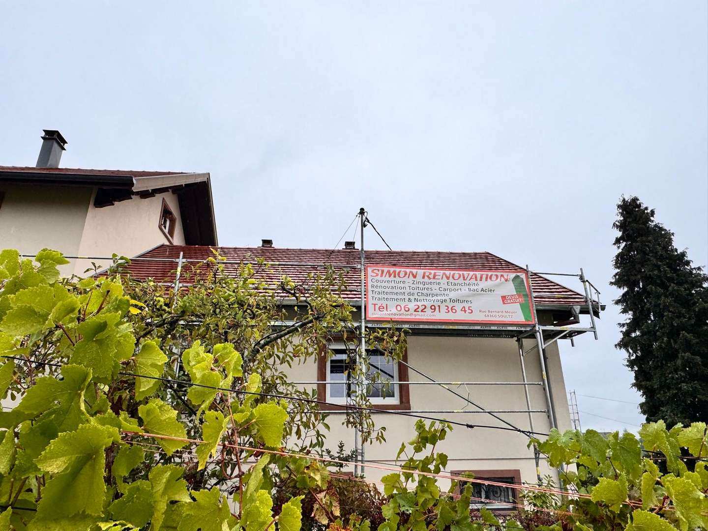 Vue-sur-maison-depuis-les-vignes-chantier-vignoble-Guebwiller